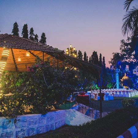Pushp Vatika Resort & Lawns Нави Мумбаи Экстерьер фото