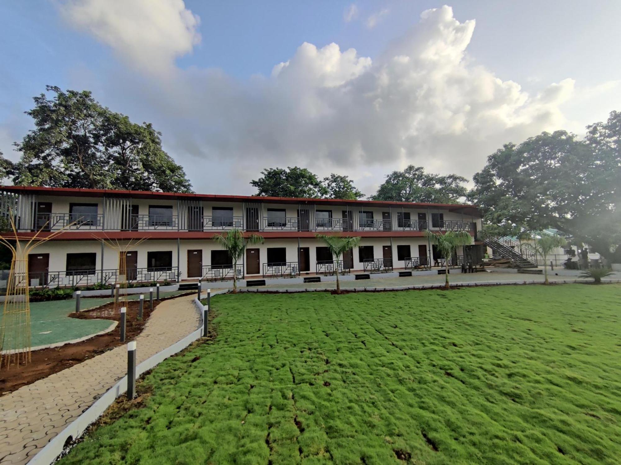 Pushp Vatika Resort & Lawns Нави Мумбаи Экстерьер фото