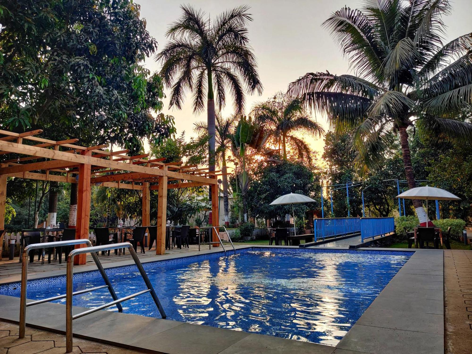 Pushp Vatika Resort & Lawns Нави Мумбаи Экстерьер фото